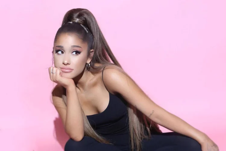 Ariana Grande chirurgie : transformation époustouflante